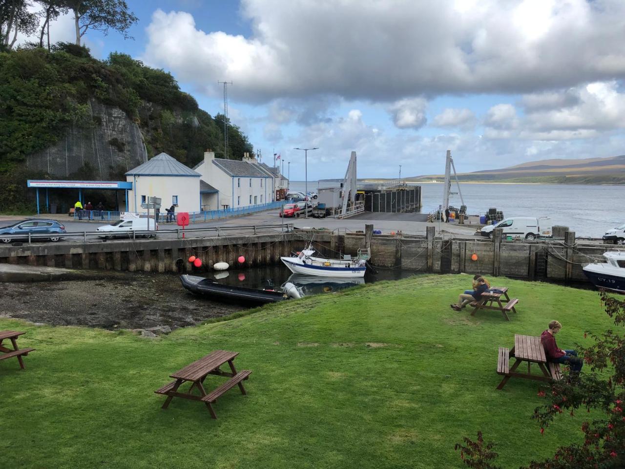 Port Askaig Hotel Exterior photo