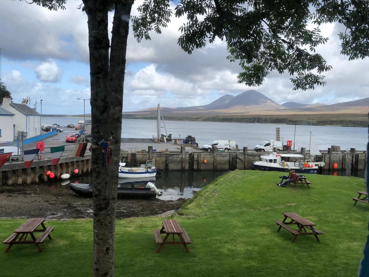 Port Askaig Hotel Exterior photo