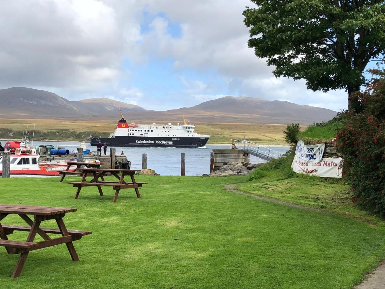 Port Askaig Hotel Exterior photo